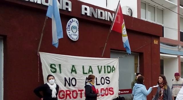 Manifestación frente a la comuna de Andino contra la contaminación