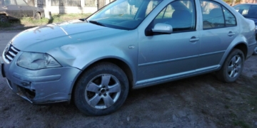 Una moto y un auto impactaron sobre la ruta en Oliveros