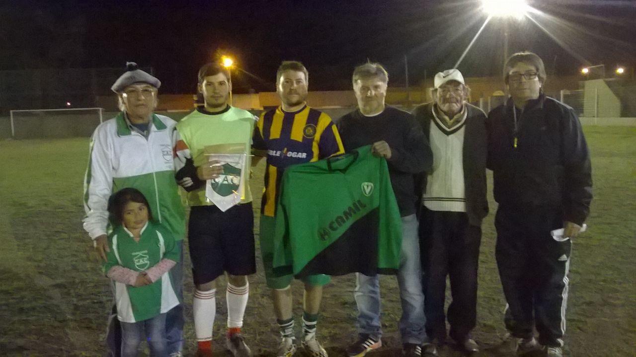 Atlético Casalegno recibió elementos deportivos y disputó un nuevo amistoso