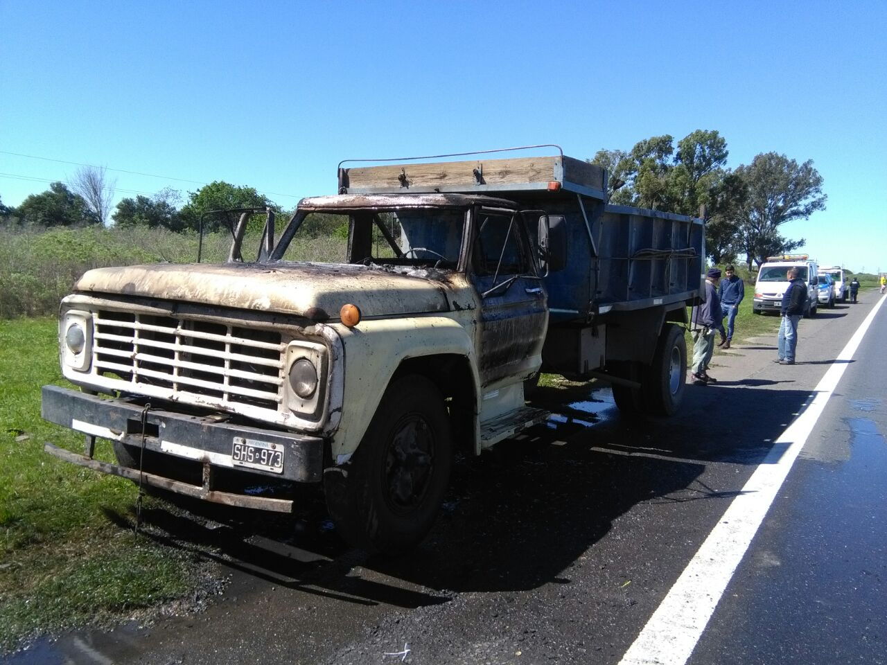 Monje: ardió un camión en la autopista