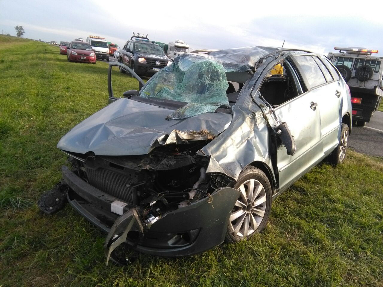 Grave accidente en autopista con un hombre atrapado