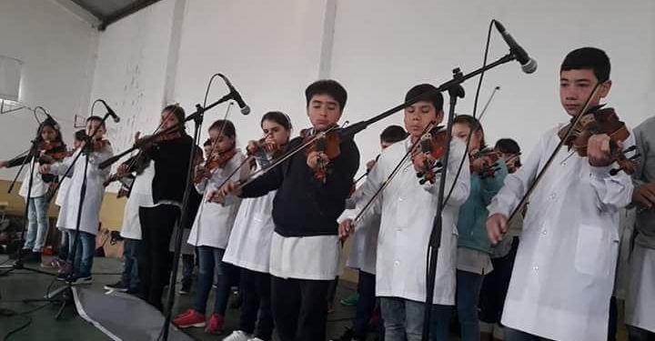 La orquesta infanto juvenil de Serodino se lució y recibió regalos