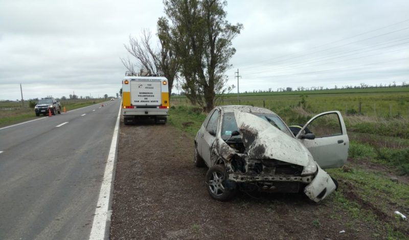 Un vehículo despistó en ruta 65 y finalizó en la cuneta