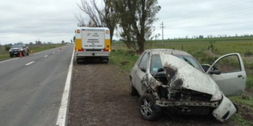 Un vehículo despistó en ruta 65 y finalizó en la cuneta