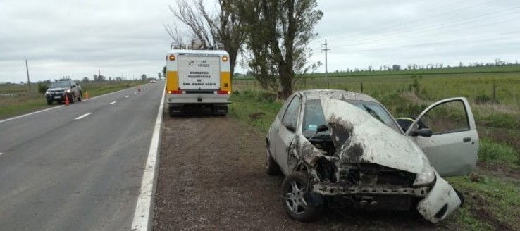 Un vehículo despistó en ruta 65 y finalizó en la cuneta