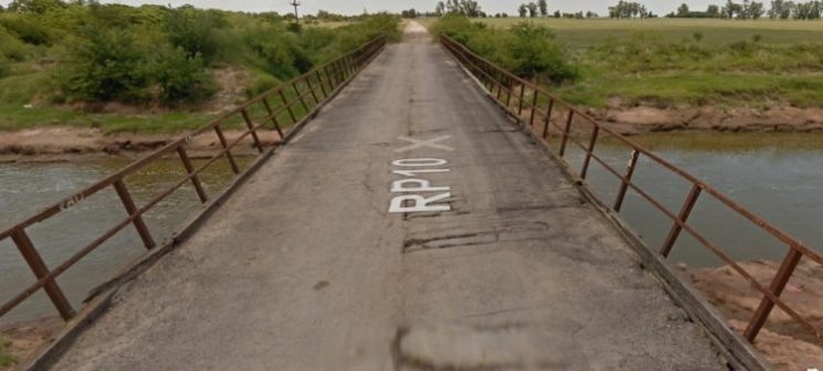 En peligro: cedieron durmientes del puente entre Clarke y Díaz