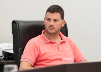 Tomas apuntó contra el intendente en medio de la polémica por las escrituras