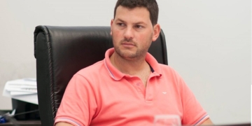 Tomas apuntó contra el intendente en medio de la polémica por las escrituras
