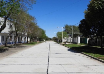 Oliveros: inauguraron la pavimentación de la calle frente a la escuela