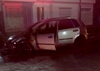 Barrancas: ardió un auto y el conductor escapó a tiempo