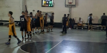 El Club Maciel le sacó el invicto a Timbues y es puntero en la Rosarina