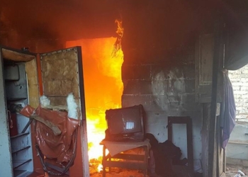 Detenciones e incendio giran en torno al asesinato de una joven