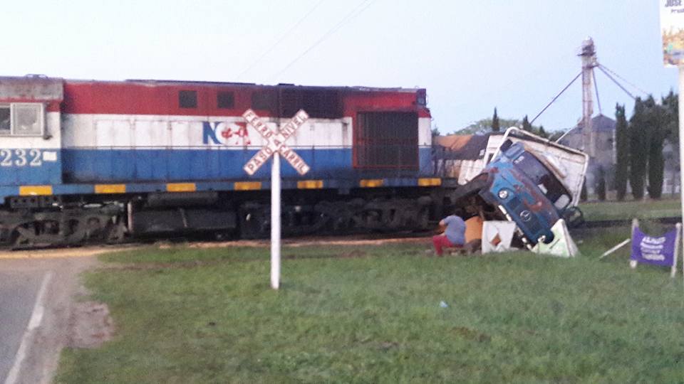 Andino: choque y milagro en el paso a nivel de la tragedia