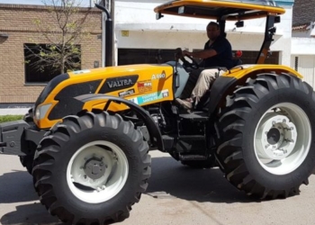 Comunas de la región recibieron un tractor del Plan Equipar
