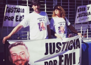Familiares de Emiliano Arri se encadenaron frente a Tribunales de Santa Fe