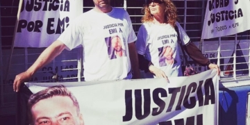Familiares de Emiliano Arri se encadenaron frente a Tribunales de Santa Fe