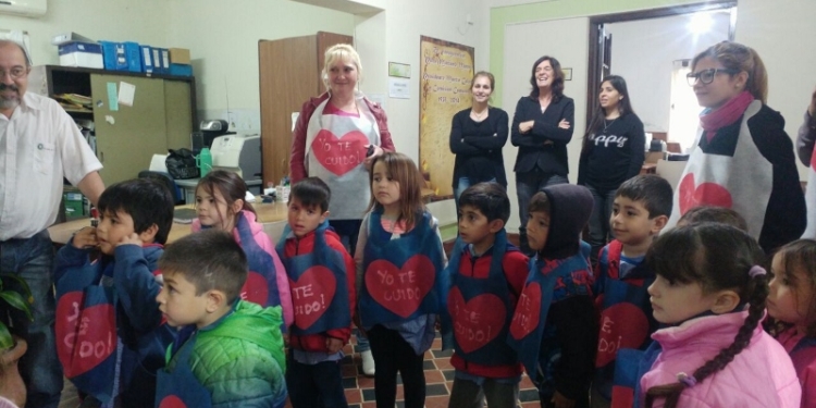 Oliveros: alumnos del jardín trabajan en seguridad vial y pintarán sendas peatonales