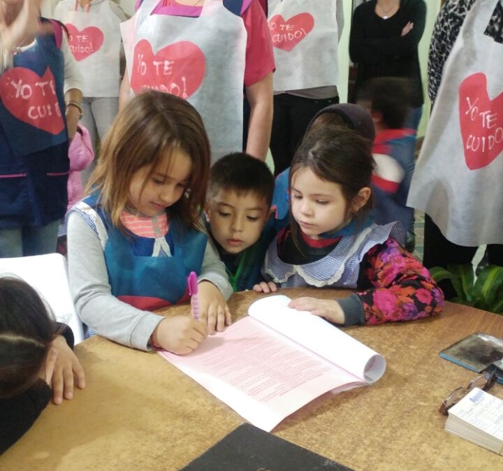 Oliveros: alumnos del jardín trabajan en seguridad vial y pintarán sendas peatonales