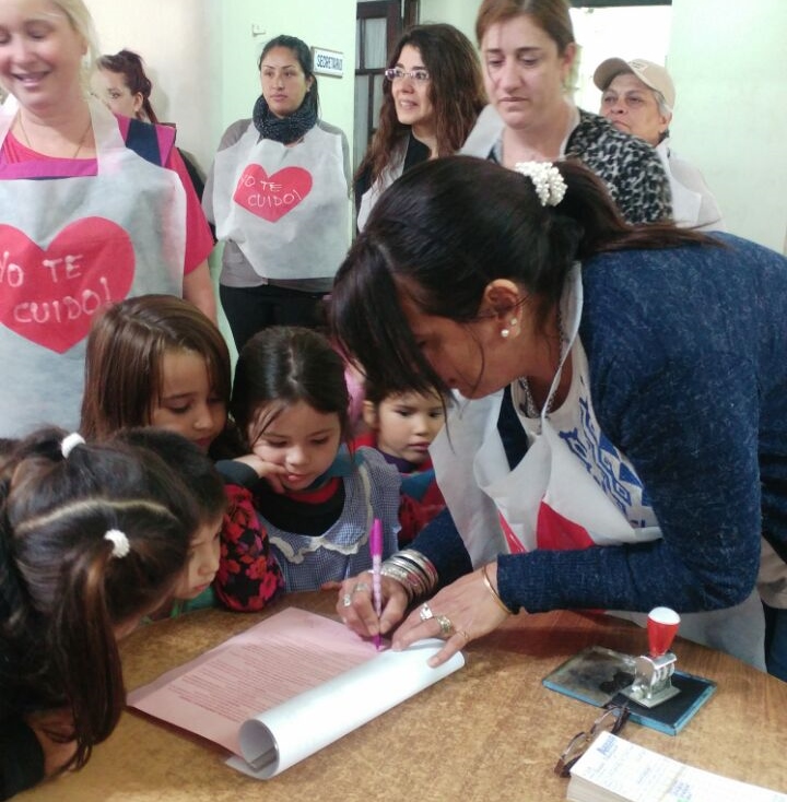 Oliveros: alumnos del jardín trabajan en seguridad vial y pintarán sendas peatonales