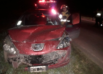 Seis personas resultaron heridas en un choque entre dos autos