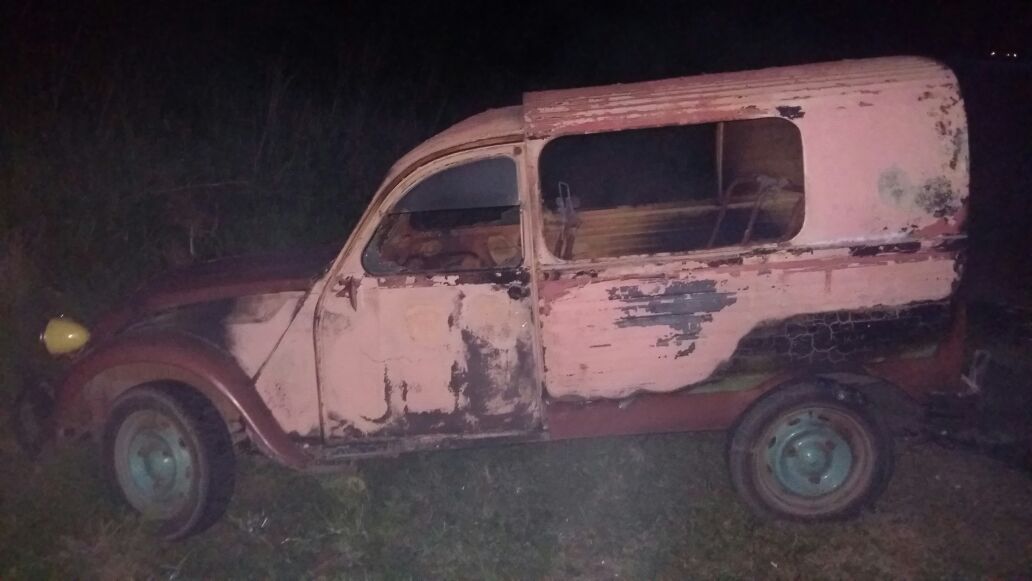 Un vehículo ardió en llamas en plena Ruta 11