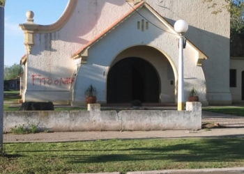 Indignación en Timbúes: vandalizaron la iglesia y casas de familias