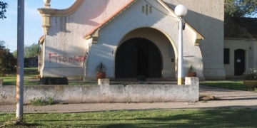 Indignación en Timbúes: vandalizaron la iglesia y casas de familias
