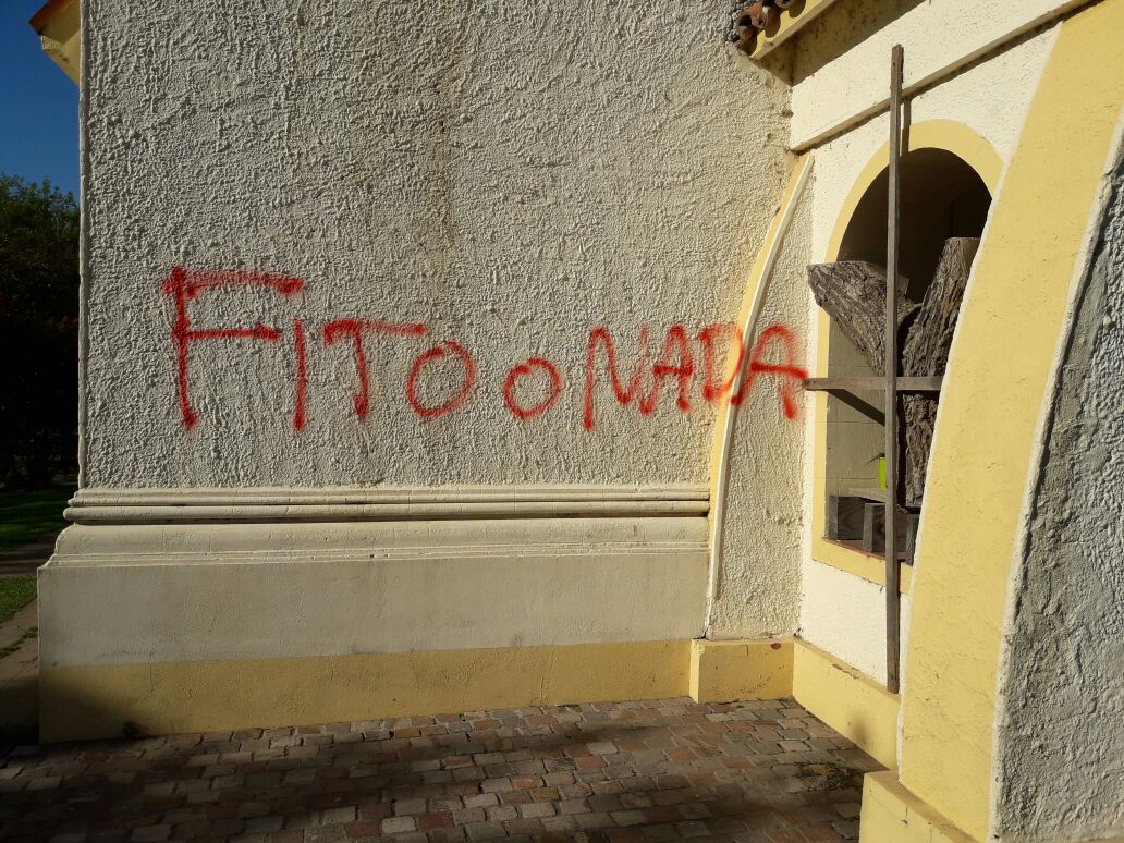 Indignación en Timbúes: vandalizaron la iglesia y casas de familias