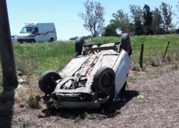 Un conductor perdió el control de su vehículo y volcó sobre ruta 91