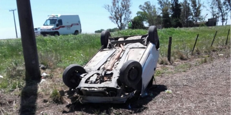 Un conductor perdió el control de su vehículo y volcó sobre ruta 91