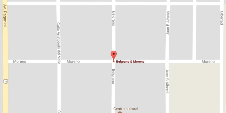 Una joven lesionada al chocar en su bicicleta contra un auto