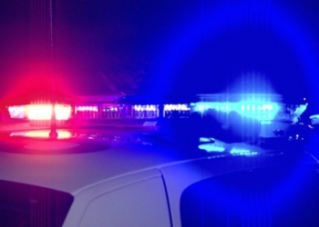 Arrojó un bolso con un arma de fuego mientras lo perseguía la policia