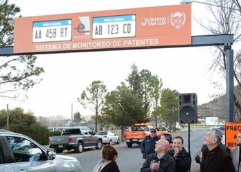 Oliveros busca innovar con pórticos que detectan las patentes de los autos