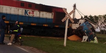 Andino: choque y milagro en el paso a nivel de la tragedia