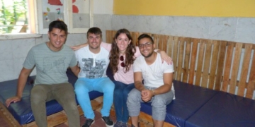 Jóvenes de la región crearon muebles ecológicos y los donaron a un hogar