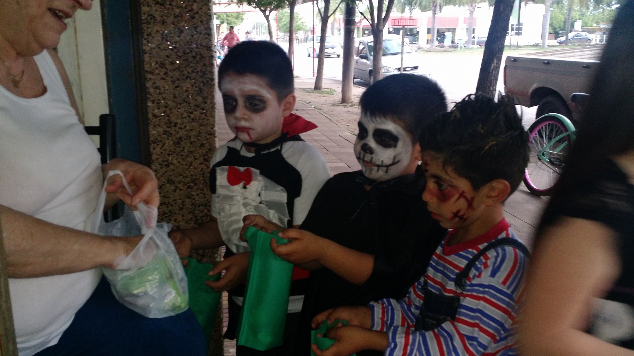 Entre santos y brujas: así se vivió Halloween en la región