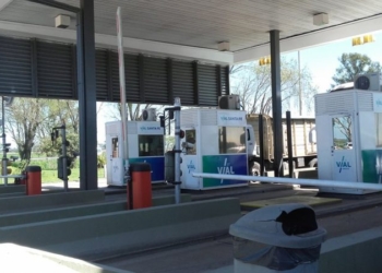 Autopista: se agrava el conflicto en peajes y continúan levantando barreras