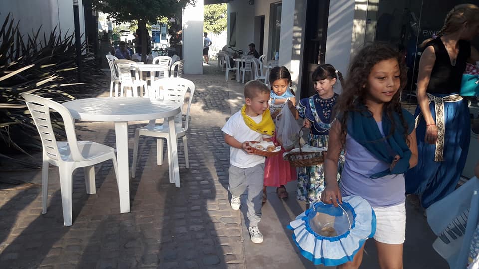 ¡Viva la Patria! Niños festejaron la Tradición al estilo Halloween