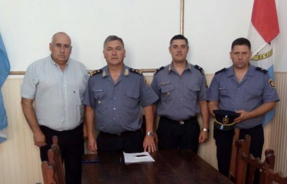 Reconocieron a dos policías que salvaron la vida de un joven