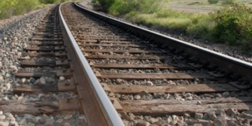 Robaron rieles del ferrocarril y fueron detenidos