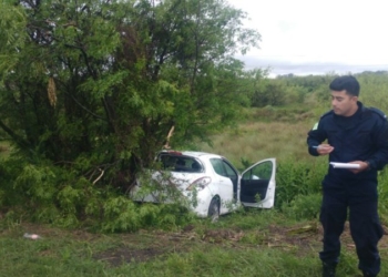 Monje: un herido tras chocar con un árbol en medio del temporal