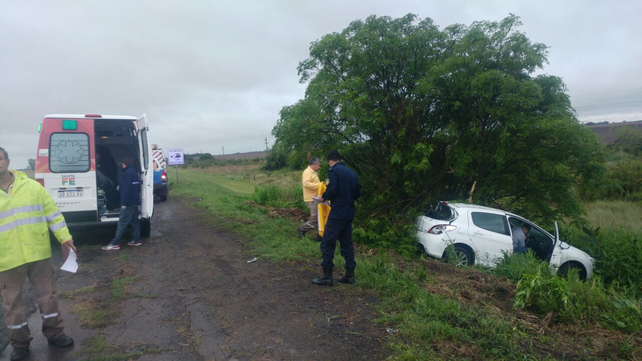 Monje: un herido tras chocar con un árbol en medio del temporal