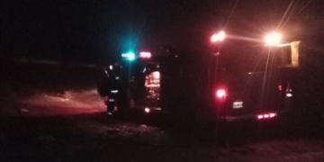 Un poste de luz ardió en llamas en Serodino y fue sofocado por bomberos