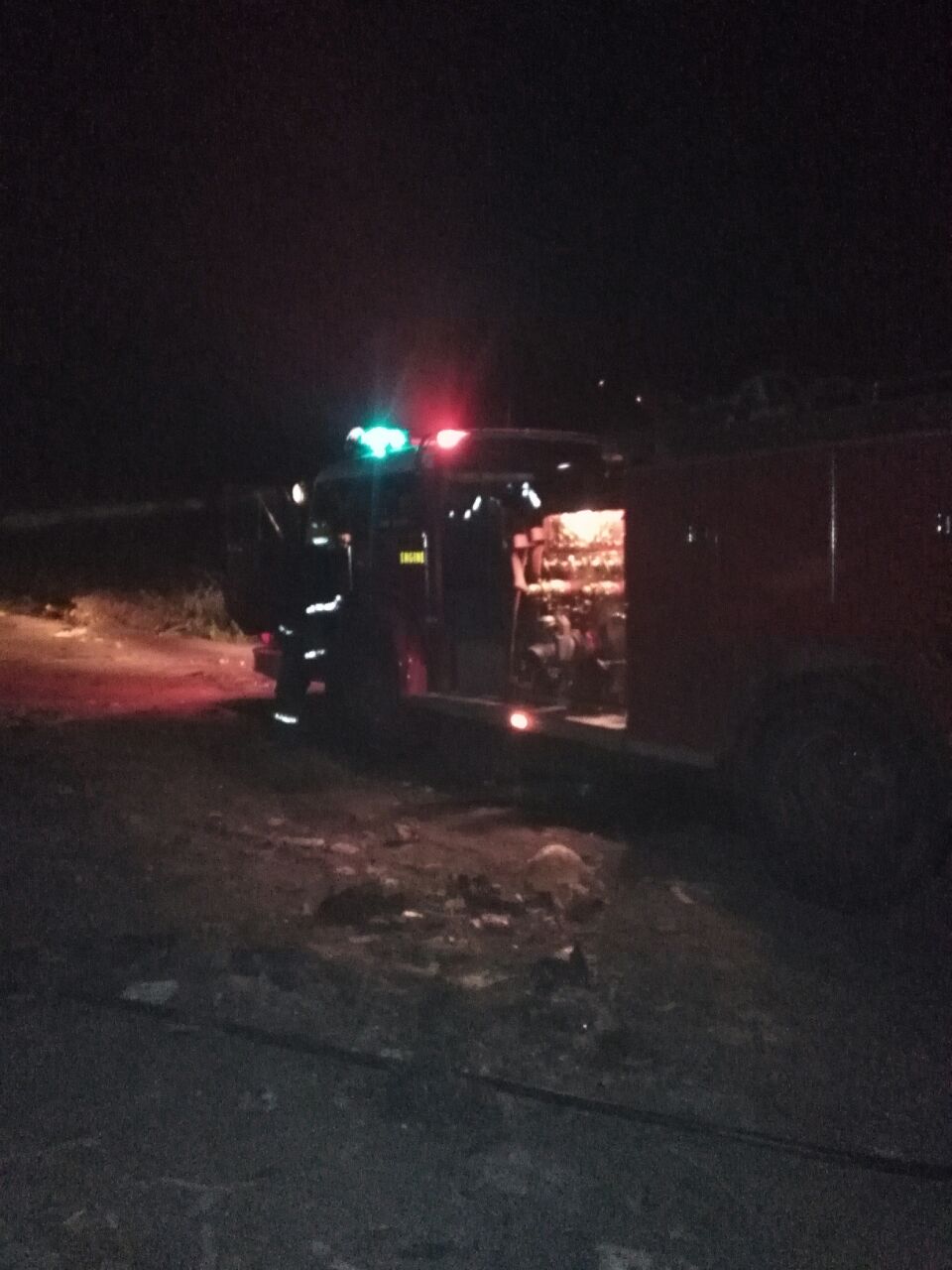 Un poste de luz ardió en llamas en Serodino y fue sofocado por bomberos