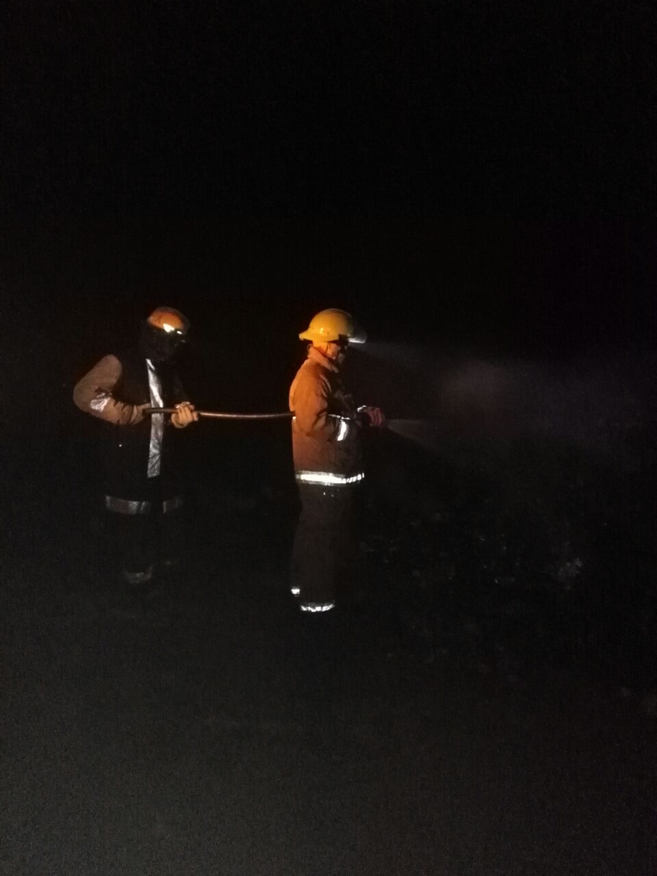 Un poste de luz ardió en llamas en Serodino y fue sofocado por bomberos