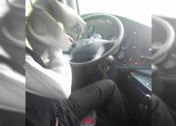 Chofer empapado: denuncian pésimas condiciones en colectivo de la empresa Güemes