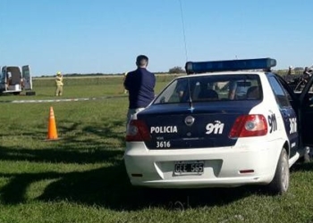 Una familia se accidentó en autopista al chocar contra un guarda rail