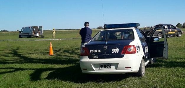 Una familia se accidentó en autopista al chocar contra un guarda rail