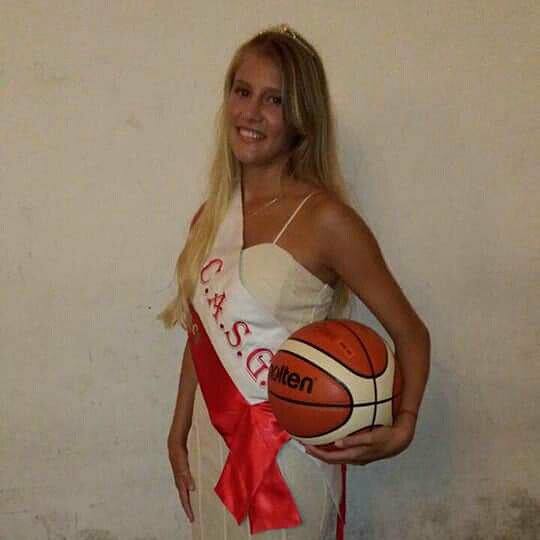 Una sangenarina fue electa reina en la cena de la Liga Cañadense de Básquet