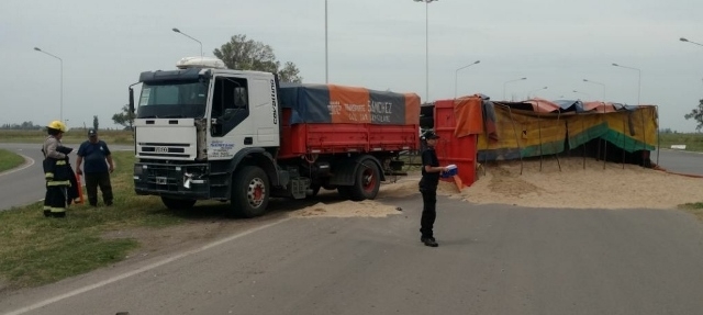 Choque entre camiones: un chofer herido y otro se dio a la fuga